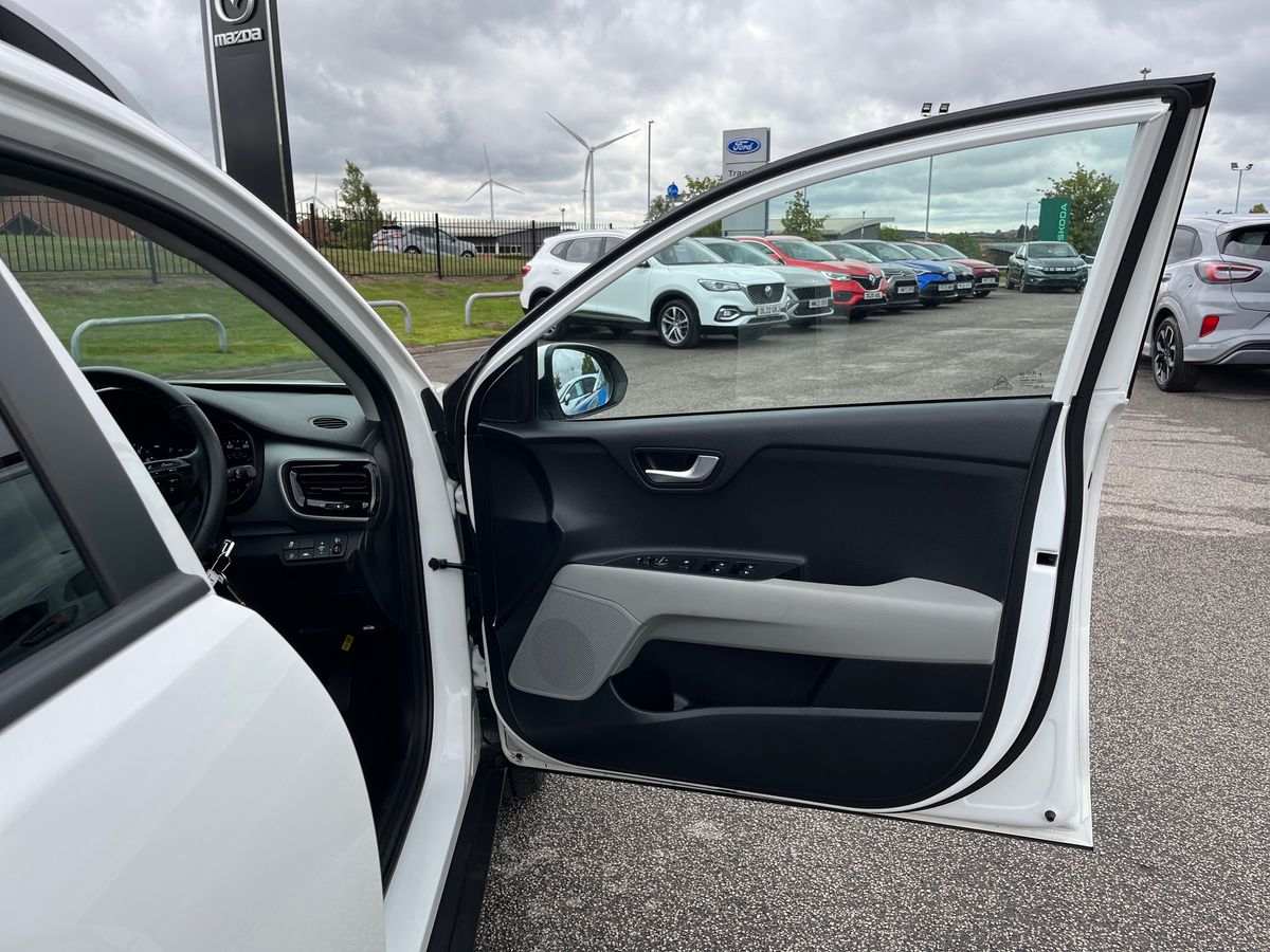 Used Kia Stonic 2020 for sale - 75904031: Photo 42