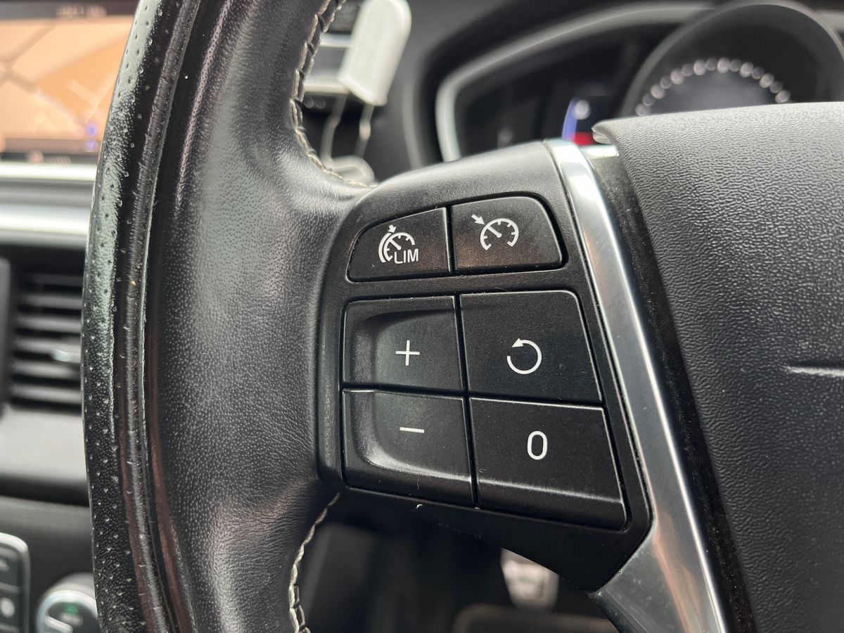 Used Volvo V40 2018 for sale - 76310912: Photo 17