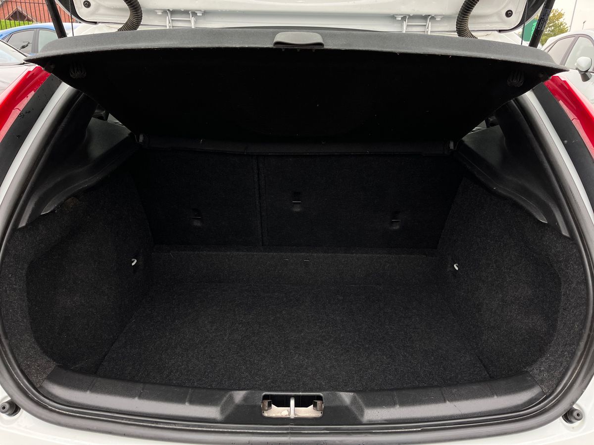 Used Volvo V40 2018 for sale - 76310912: Photo 21