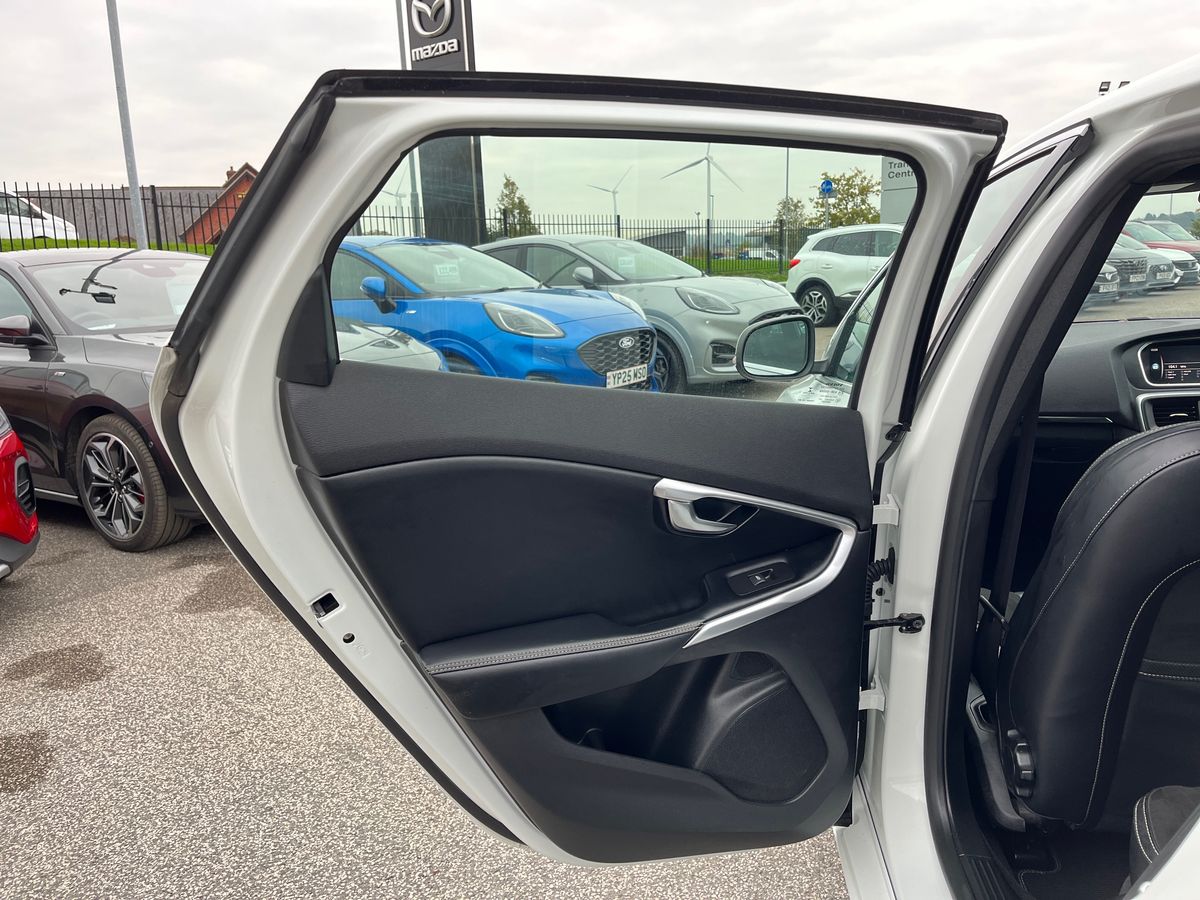 Used Volvo V40 2018 for sale - 76310912: Photo 30