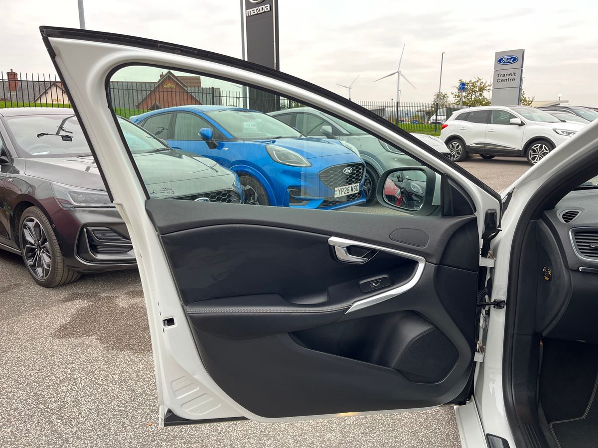 Used Volvo V40 2018 for sale - 76310912: Photo 31