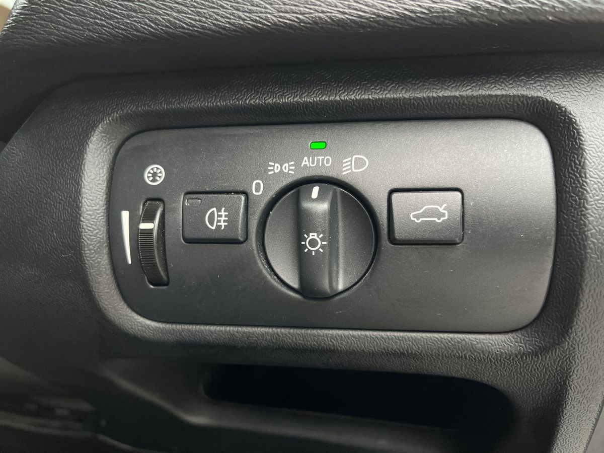 Used Volvo V40 2018 for sale - 76310912: Photo 38