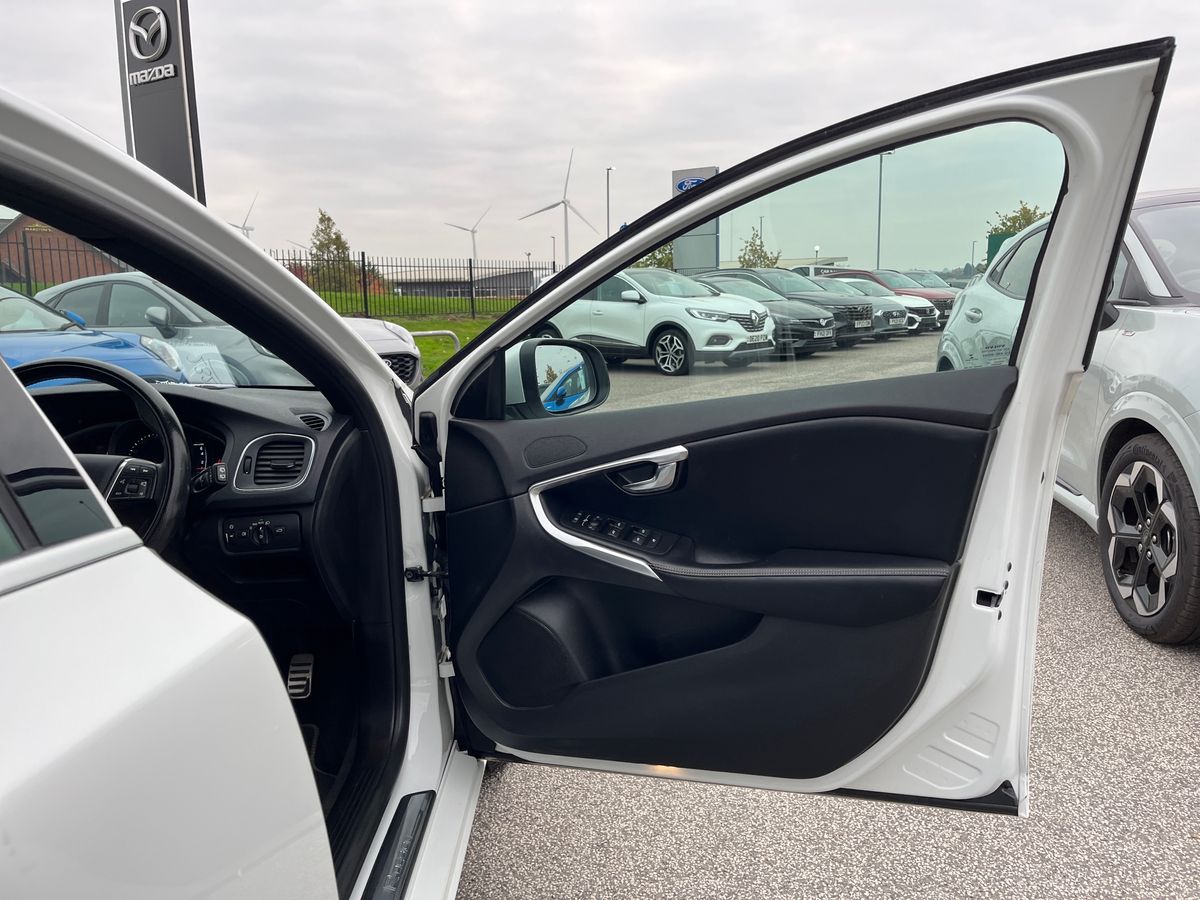 Used Volvo V40 2018 for sale - 76310912: Photo 39
