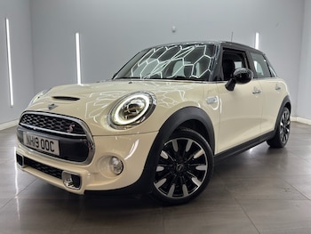 Used MINI Hatch 2019 for sale - 79032421: Photo