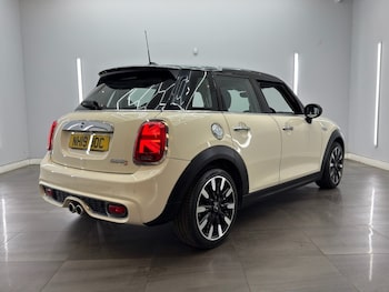 Used MINI Hatch 2019 for sale - 79032421: Photo