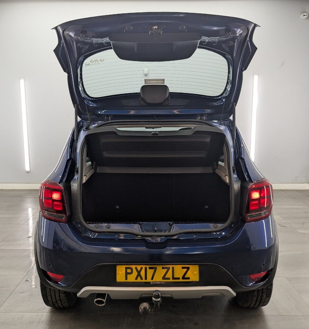 Used Dacia Sandero Stepway 2017 for sale - 78068541: Photo 9