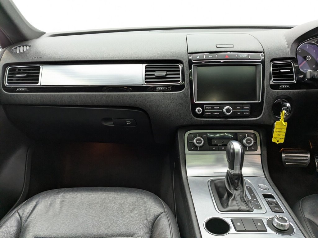 Used Volkswagen Touareg 2015 for sale - 77654548: Photo 21