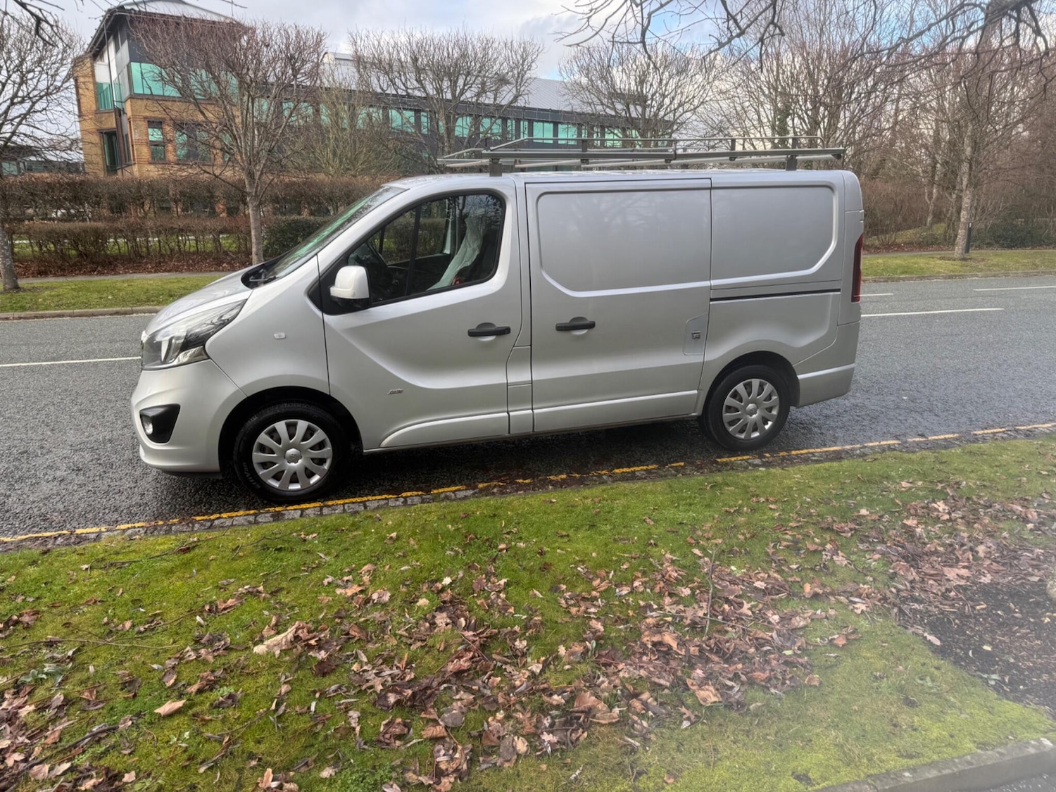 Used Vauxhall Vivaro 2016 for sale - 77358358: Photo 6