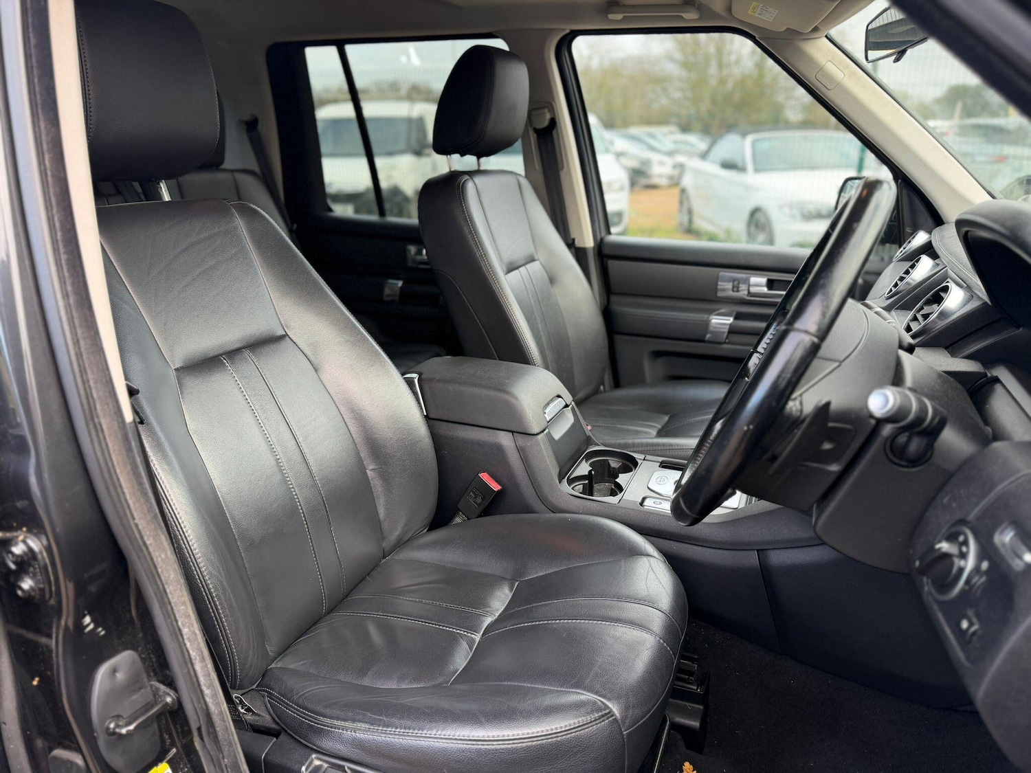 Used Land Rover Discovery 2013 for sale - 76688792: Photo 2