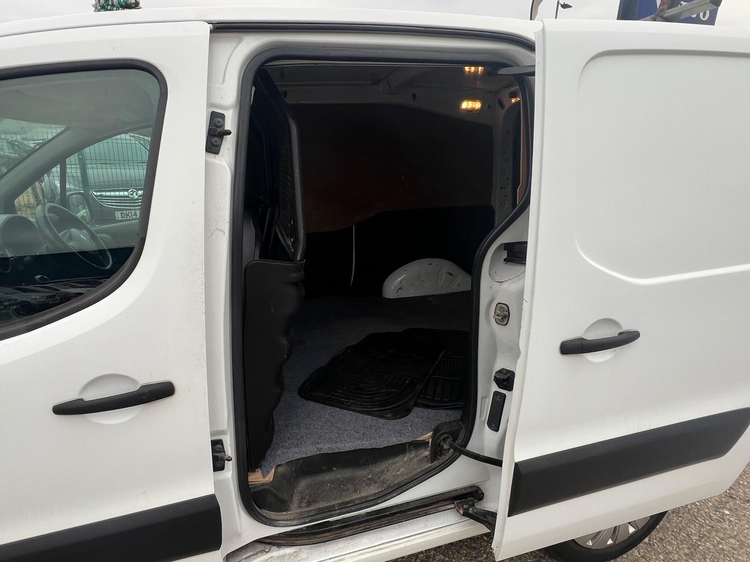 Used Peugeot Partner 2013 for sale - 76645947: Photo 12