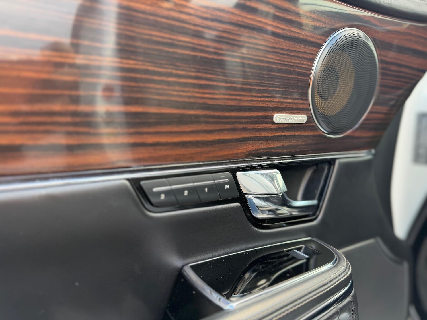 Used Jaguar XJ 2012 for sale - 75904861: Photo 21