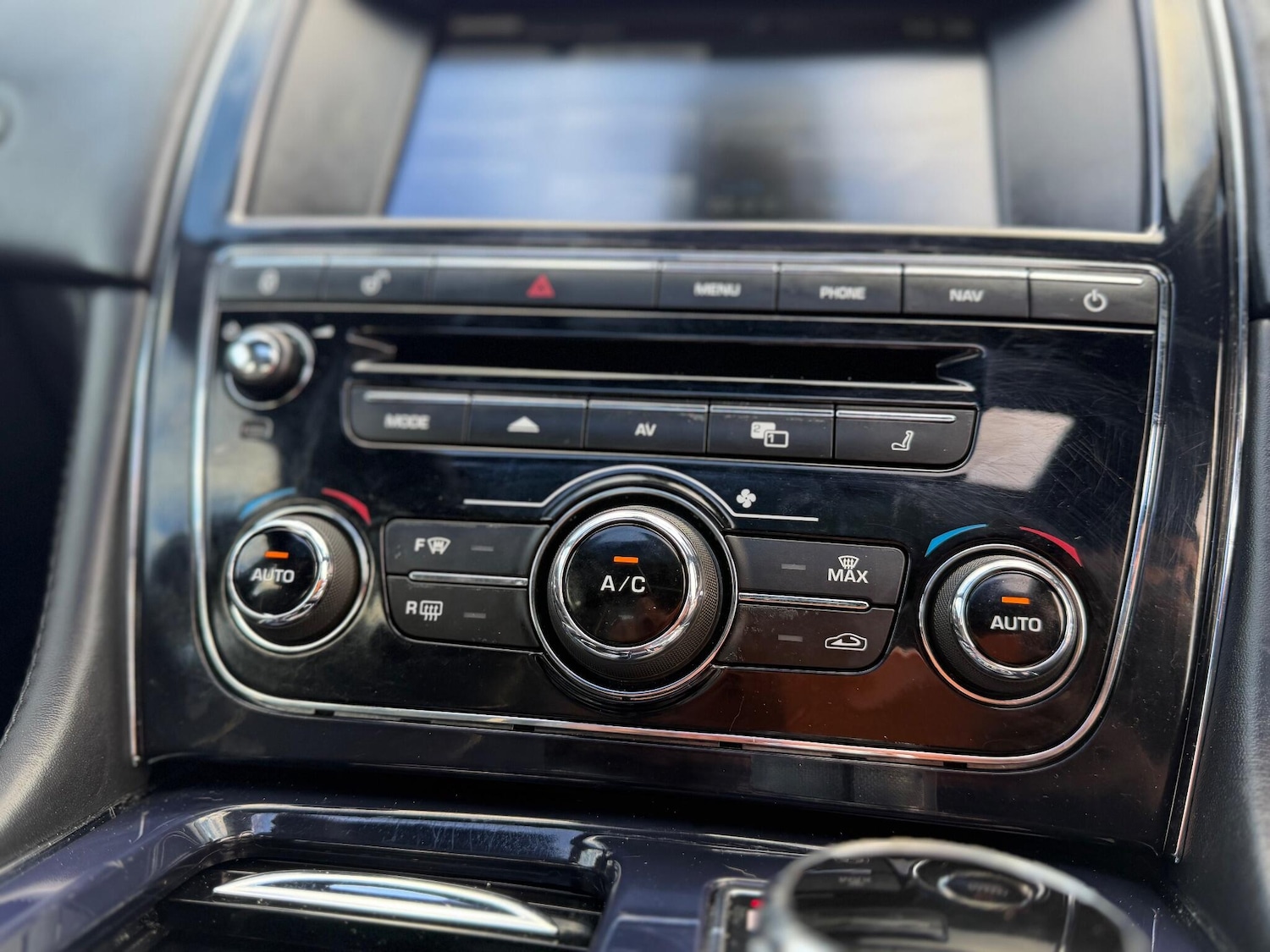 Used Jaguar XJ 2012 for sale - 75904861: Photo 24