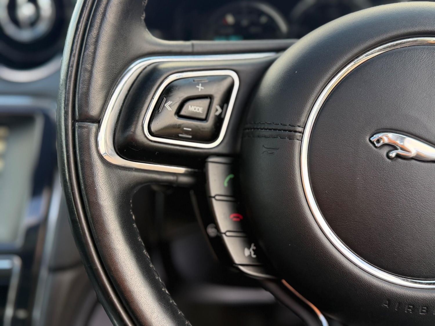 Used Jaguar XJ 2012 for sale - 75904861: Photo 36