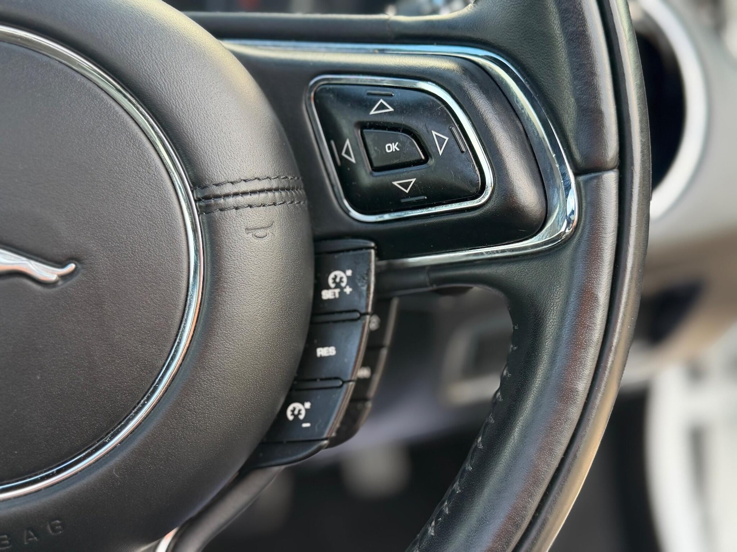 Used Jaguar XJ 2012 for sale - 75904861: Photo 39