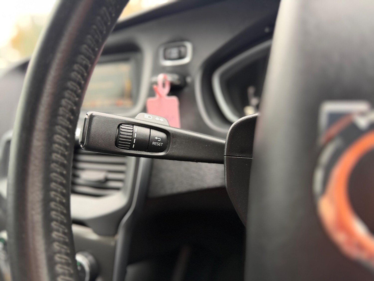 Used Volvo V40 2015 for sale - 75914885: Photo 25