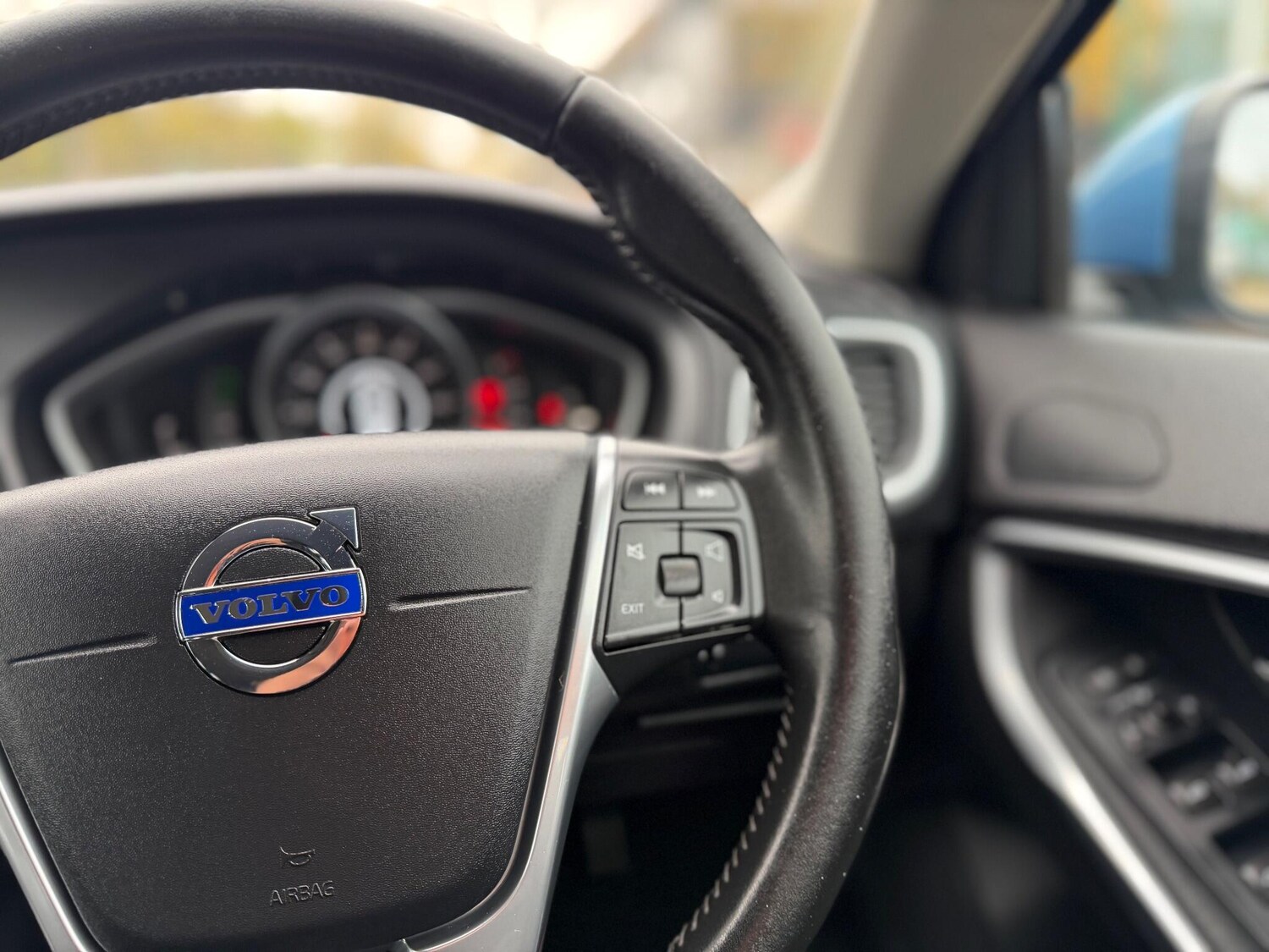 Used Volvo V40 2015 for sale - 75914885: Photo 26