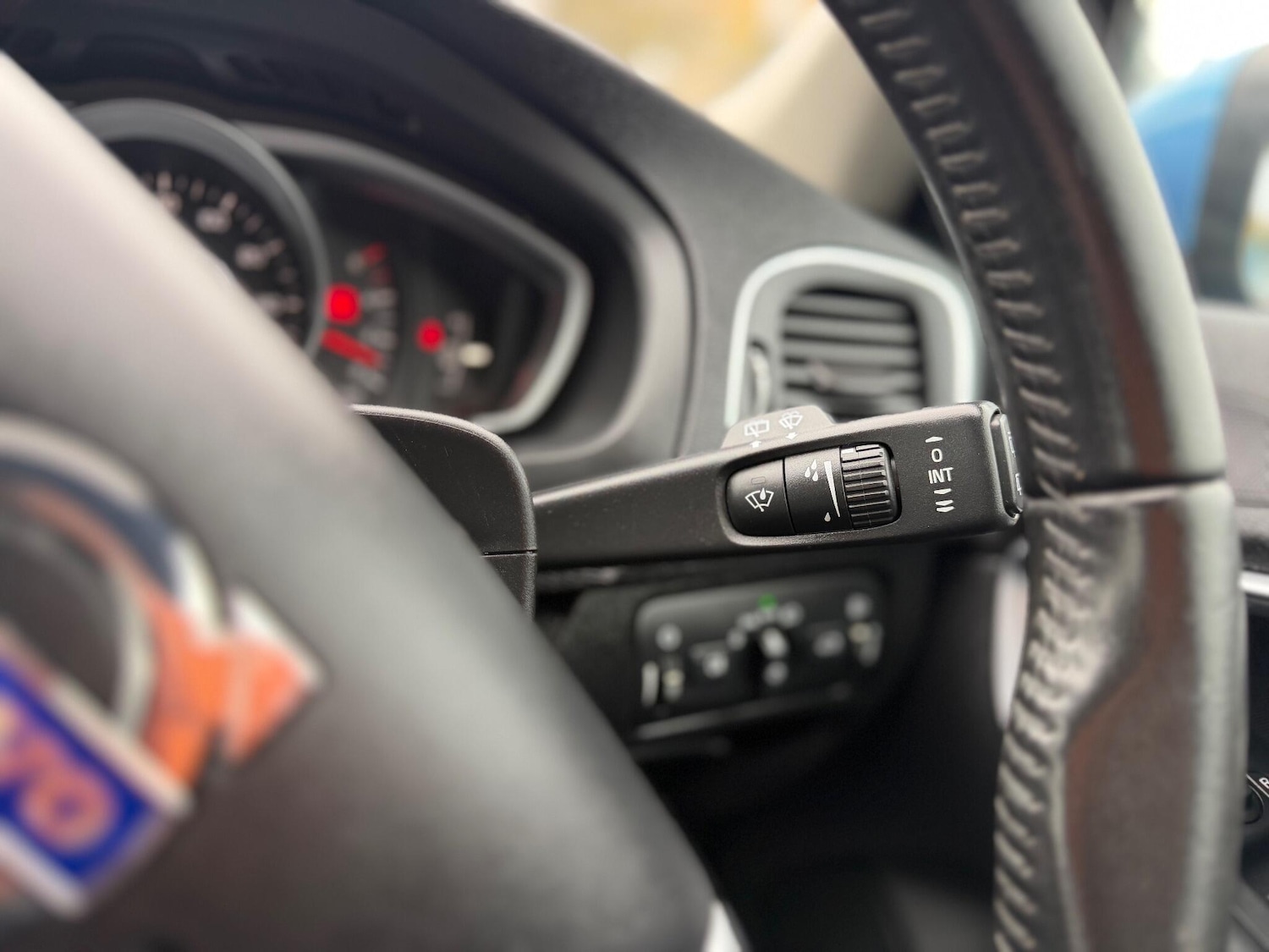 Used Volvo V40 2015 for sale - 75914885: Photo 27