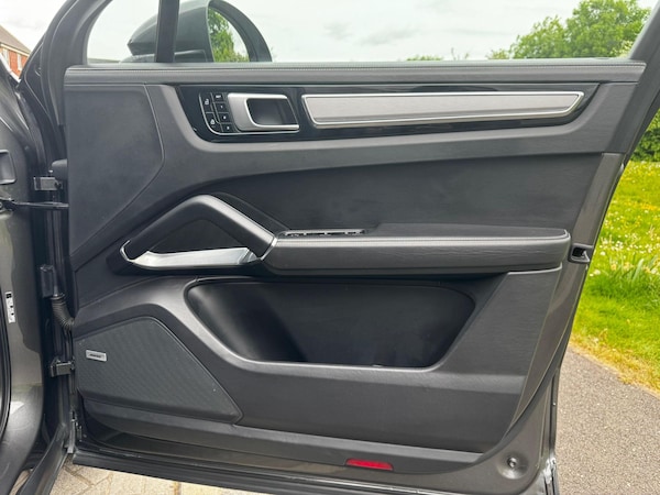 Used Porsche Cayenne 2020 for sale - 74545320: Photo 46