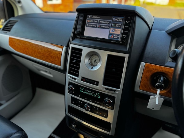 Used Chrysler Grand Voyager 2010 for sale - 74125108: Photo 16