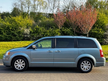 Used Chrysler Grand Voyager 2010 for sale - 74125108: Photo