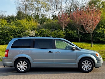 Used Chrysler Grand Voyager 2010 for sale - 74125108: Photo