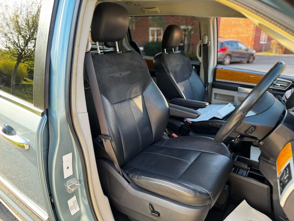 Used Chrysler Grand Voyager 2010 for sale - 74125108: Photo 8