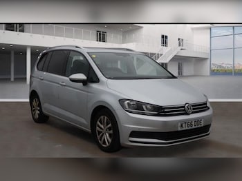 Used Volkswagen Touran 2017 for sale - 76200996: Photo