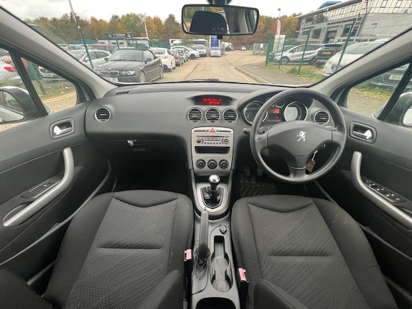 Used Peugeot 308 2011 for sale - 76318140: Photo 2
