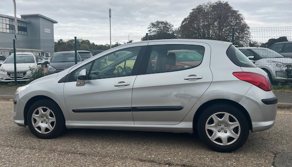Used Peugeot 308 2011 for sale - 76318140: Photo 5