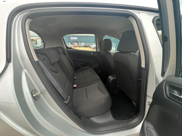 Used Peugeot 308 2011 for sale - 76318140: Photo 8