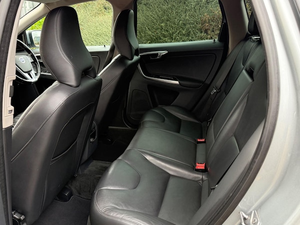 Used Volvo XC60 2015 for sale - 72794692: Photo 37