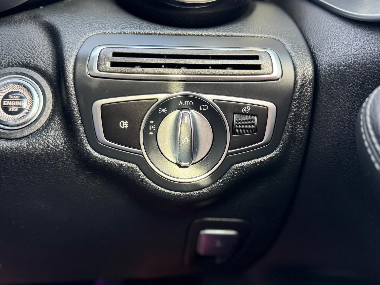 Used Mercedes-Benz C Class 2019 for sale - 75334163: Photo 40