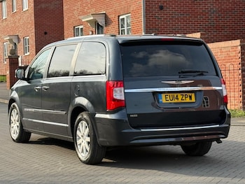 Used Chrysler Grand Voyager 2014 for sale - 73510835: Photo