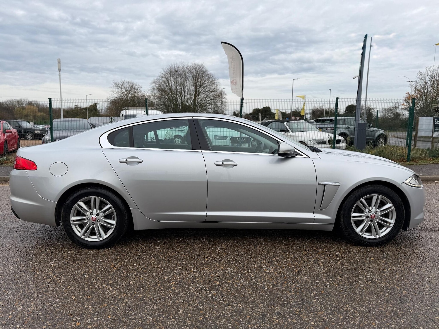 Used Jaguar XF 2014 for sale - 76201429: Photo 3