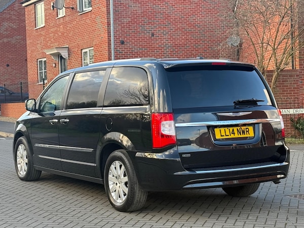 Used Chrysler Grand Voyager 2014 for sale - 73540406: Photo 3