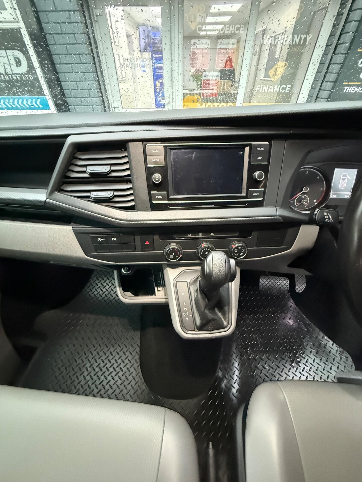 Used Volkswagen Transporter Shuttle 2020 for sale - 76899118: Photo 27