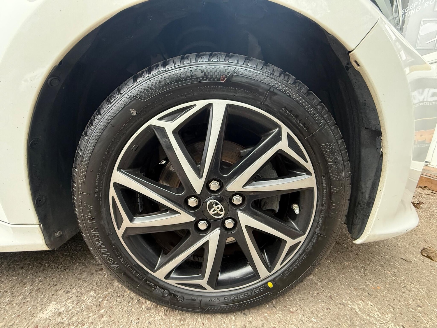 Used Toyota Yaris 2020 for sale - 77082105: Photo 28