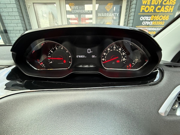 Used Peugeot 208 2014 for sale - 76189887: Photo 23