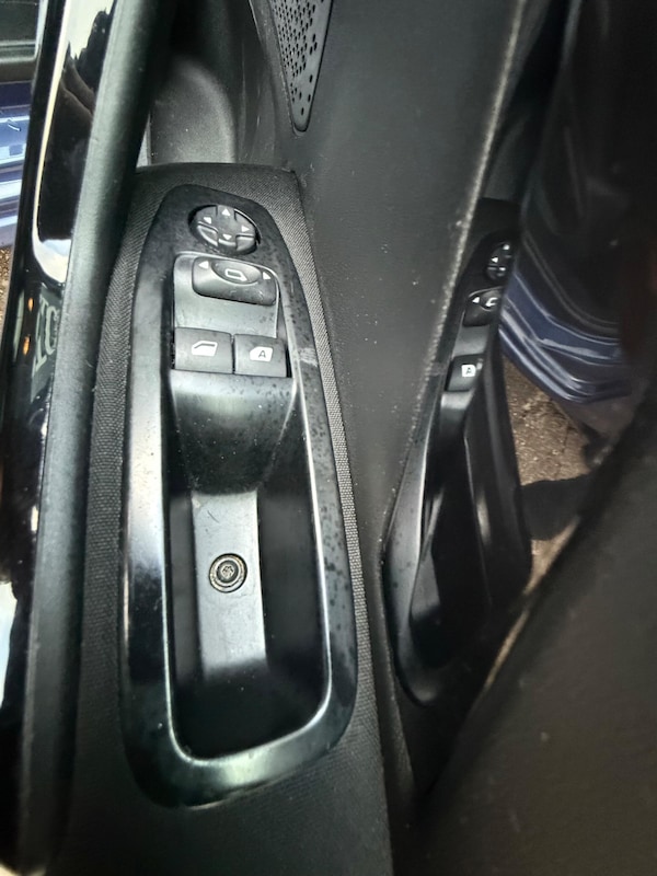 Used Peugeot 208 2014 for sale - 76189887: Photo 25