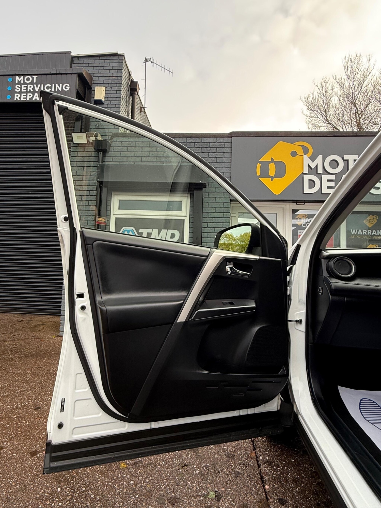 Used Toyota RAV4 2017 for sale - 76992221: Photo 13