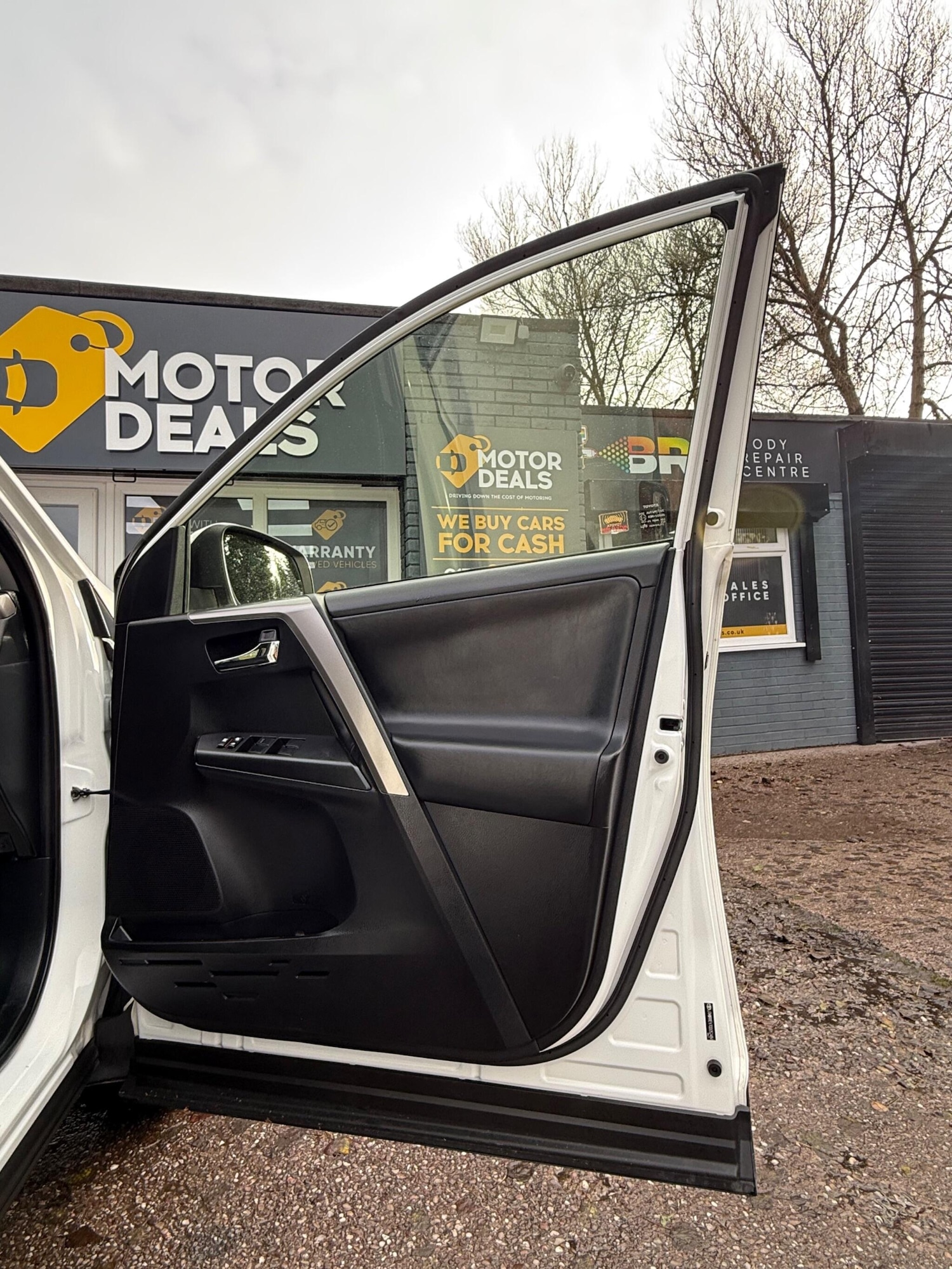 Used Toyota RAV4 2017 for sale - 76992221: Photo 14