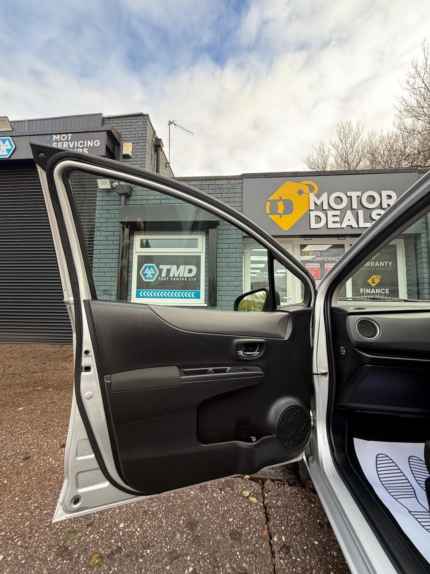 Used Toyota Yaris 2013 for sale - 76633397: Photo 13