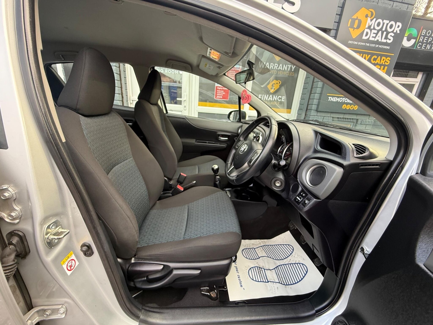 Used Toyota Yaris 2013 for sale - 76633397: Photo 15