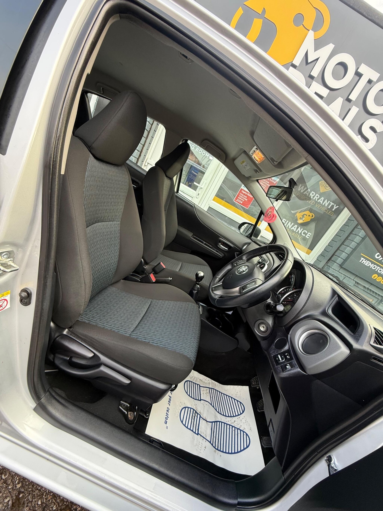 Used Toyota Yaris 2013 for sale - 76633397: Photo 16