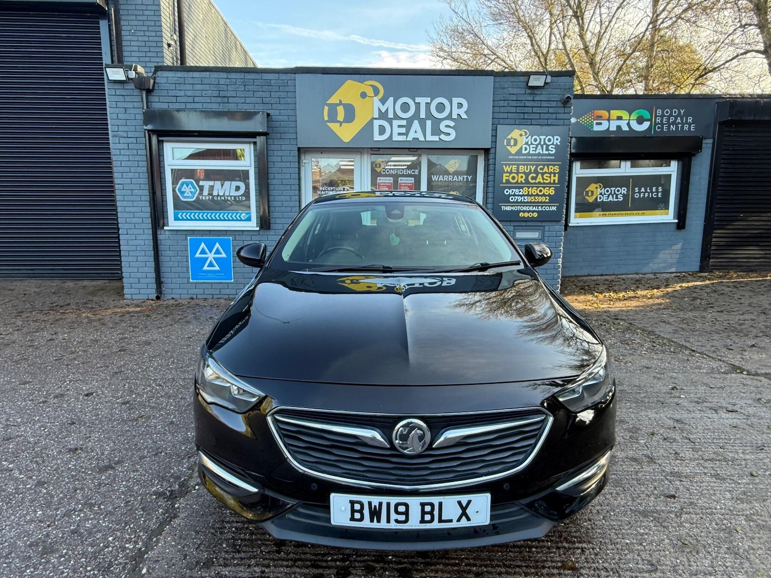 Used Vauxhall Insignia 2019 for sale - 76849801: Photo 2