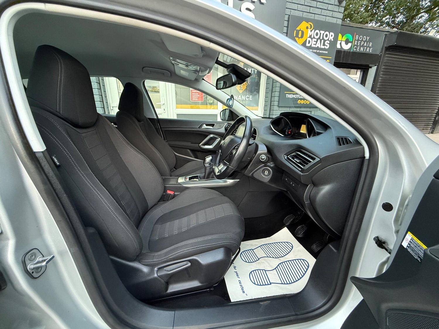 Used Peugeot 308 2017 for sale - 77202699: Photo 16