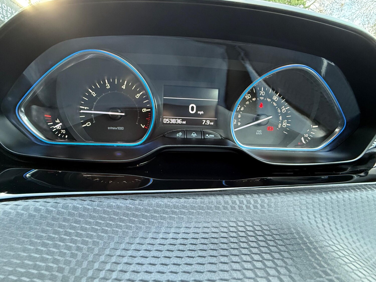 Used Peugeot 2008 2015 for sale - 77377441: Photo 26