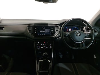 Used Volkswagen T-Roc 2018 for sale - 77419078: Photo