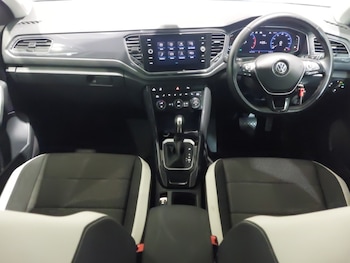 Used Volkswagen T-Roc 2020 for sale - 77816875: Photo