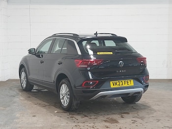 Used Volkswagen T-Roc 2023 for sale - 79033400: Photo